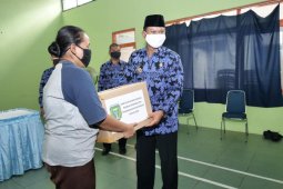 Pemkot Madiun salurkan bantuan bahan pangan bagi pekerja informal