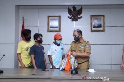 Gubernur Babel Bersama BRI Serahkan Bantuan Pada Mitra Bandara Hadapi COVID-19