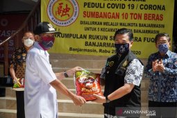 Perkumpulan Rukun Sejahtera Fu Qing Banjarmasin menyumbang 10 ton beras