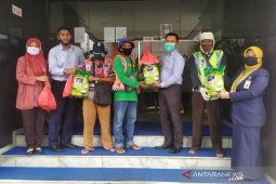 Bank Mandiri Pangkalpinang bantu warga terdampak COVID-19