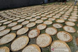Usaha kerupuk terdampak COVID-19
