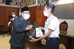 Pemkot Malang distribusikan 1.825 Kartu Bantuan Sosial