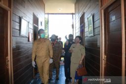 Bupati Mahulu larang warganya ke luar daerah