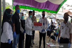 Bupati Kotabaru membagikan 365 Kartu Keluarga Sejahtera