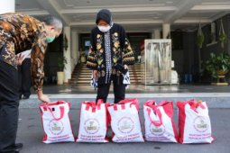 Kemasan bansos berlabel "Bantuan Presiden", Mufti Anam bilang tidak perlu dipersoalkan