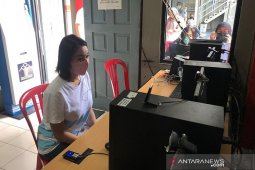 Lucinta Luna menjalani program asimilasi di rumah