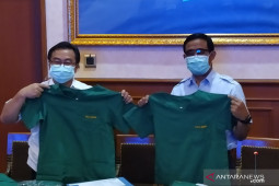FK Unair sumbangkan 1.500 APD kepada RSUD Dr Soetomo