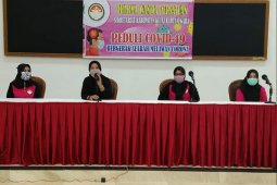 Pengurus Dharma Wanita Kukar Berbagi