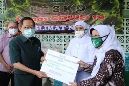 Bantu terdampak COVID-19, masyarakat Tionghoa serahkan bantuan ke Muslimat NU