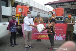 Dinas ESDM Kalsel bantu Batola APD dan sembako