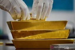 Harga emas naik, dipicu pelemahan dolar dan isu penundaan vaksin