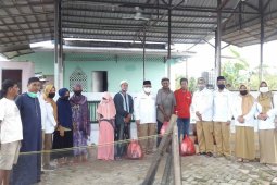 Berbagi Sembako, Jauhar Ajak Warga Doakan COVID-19 Cepat Berakhir