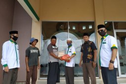 Dampak COVID-19, ASN di Tulang Bawang bantu imam dan guru ngaji