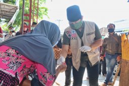 Pemkab Trenggalek distribusikan kartu penyangga ekonomi warga dampak COVID-19