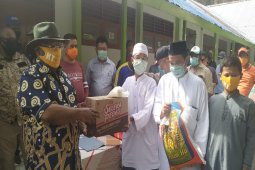 Wagub Papua serahkan bantuan ke panti asuhan, atasi dampak COVID-19