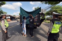 Razia truk barang terkait larangan mudik