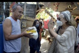 Ekspatriat turut donasi paket sembako