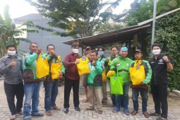 BPJAMSOSTEK Madiun bagikan bantuan pangan kepada warga terdampak COVID-19