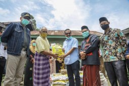 Plt Gubernur bagikan sembako untuk masyarakat terdampak di Bener Meriah