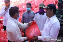3.179 KK Desa Babulu Darat Dapat Sembako dampak COVID-19