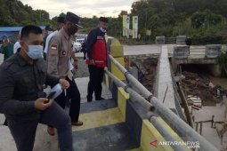 Bupati Kukar Tinjau Jembatan Santan