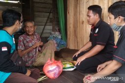 GPS bagikan 50 paket sembako dari Gubernur Kalbar