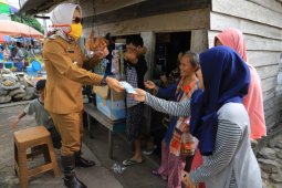 Bupati Winarti imbau masyarakat tetap gunakan masker saat keluar rumah