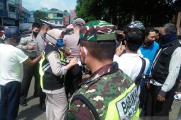 Polisi tutup paksa pasar kalangan di OKU