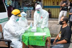 Juru parkir pasar tradisional di Banjarmasin jalani rapid test