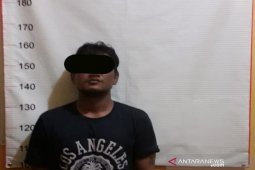 Petugas Pos PSBB meringkus pria bawa senjata tajam