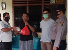 Seorang pengusaha di Pemali salurkan 470 paket sembako