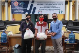 Magister Teknologi Pendidikan Unja salurkan bantuan jaring pengaman sosial COVID-19