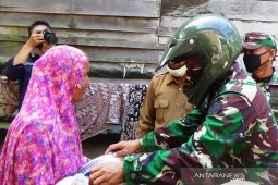 TNI-Polri amankan distribusi 1.442 paket bansos COVID-19 di Nagan Raya
