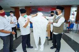 Pemkab Banyuwangi salurkan APD tenaga medis