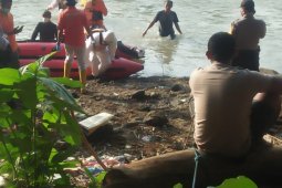 SAR gabungan evakuasi siswa yang hanyut  di Sungai Brantas