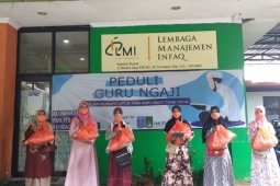 LMI-YMI ITS salurkan 1.000 paket sembako untuk guru ngaji