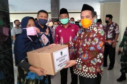 Pemkab Pasuruan salurkan bahan pokok bagi penyandang disabilitas