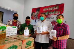 Warga Kota Surabaya kehilangan pekerjaan  dapat bantuan ribuan paket dhuafa