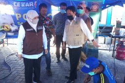 Gubernur Khofifah tinjau dapur umum di Sidoarjo