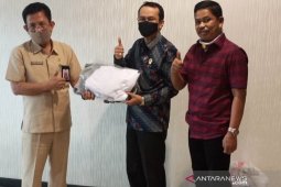 DPRD Penajam bantu APD untuk tenaga kesehatan