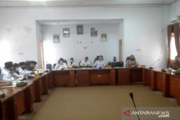 Puluhan perangkat desa di Rejang Lebong yang diberhentikan protes ke DPRD