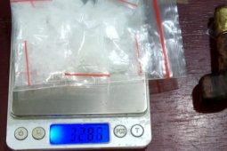 Polisi geledah rumah yang dicurigai tempat transaksi narkoba