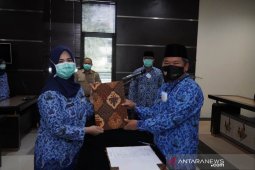 Pemkab Garut angkat status kerja 13 bidan jadi PNS