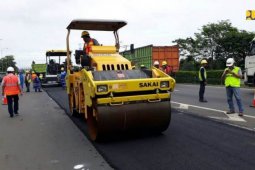 Aspal karet alam tingkatkan kualitas dan ketahanan jalan