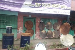 Penjual kulit beduk di Cianjur masih raup keuntungan saat PSBB
