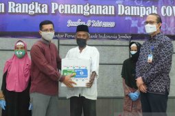 729 paket sembako BI Jember dibagikan kepada warga terdampak COVID-19