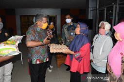 Pemkab Kubu Raya berikan bantuan kepada penyandang cacat dan atlet