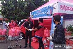 Pertamina bagikan makanan dan takjil bagi tenaga medis di Cianjur