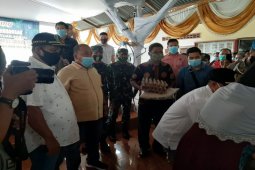 Bupati Langkat serahkan beras dan telur buat warga terdampak COVID-19