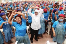 Gubernur Khofifah: Perusahaan wajib membayar THR Lebaran